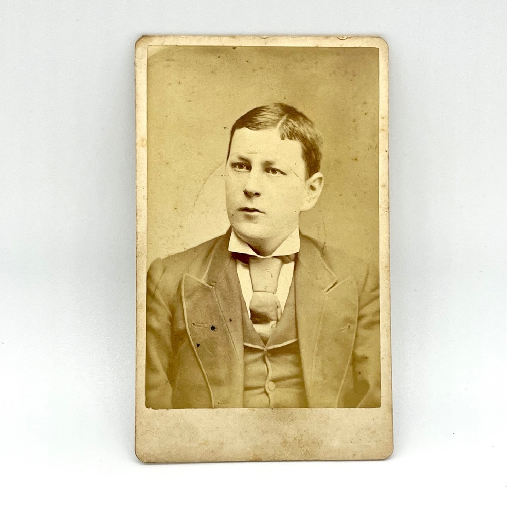 Antique Cabinet Card Photo Henning's Art Gallery‎ Johnstown PA Boy
